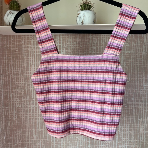 Pink crop top - Picture 2 of 3